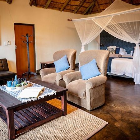 Umkumbe Safari Lodge Riverside Skukuza Ngoại thất bức ảnh
