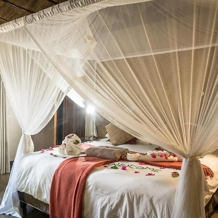 Umkumbe Safari Lodge Riverside Skukuza Ngoại thất bức ảnh