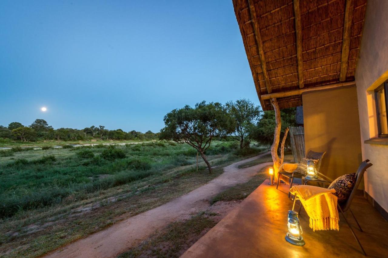 Umkumbe Safari Lodge Riverside Skukuza Ngoại thất bức ảnh