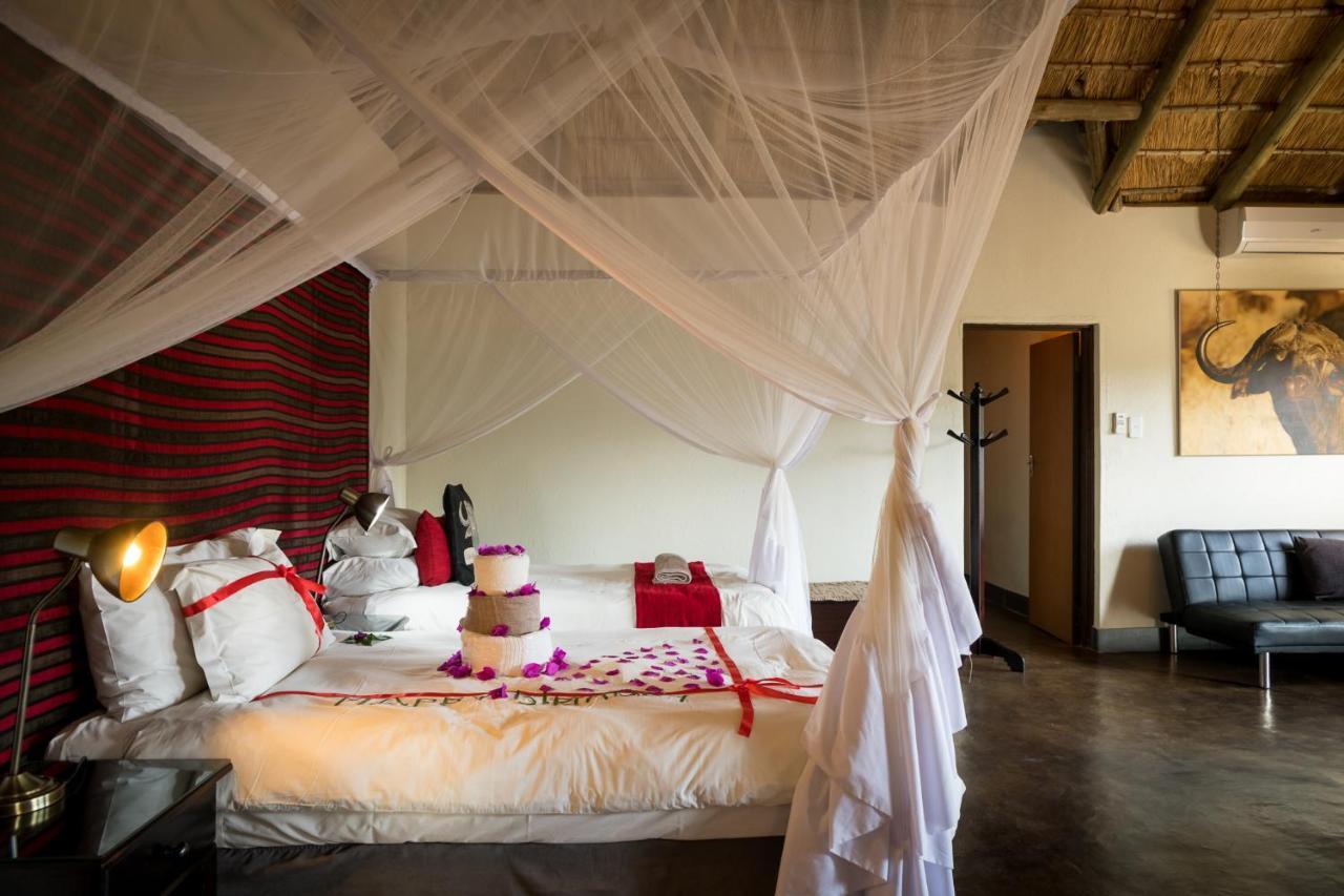 Umkumbe Safari Lodge Riverside Skukuza Ngoại thất bức ảnh