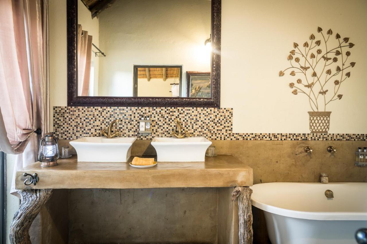 Umkumbe Safari Lodge Riverside Skukuza Ngoại thất bức ảnh