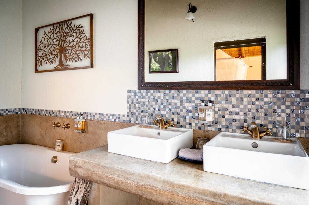 Umkumbe Safari Lodge Riverside Skukuza Ngoại thất bức ảnh