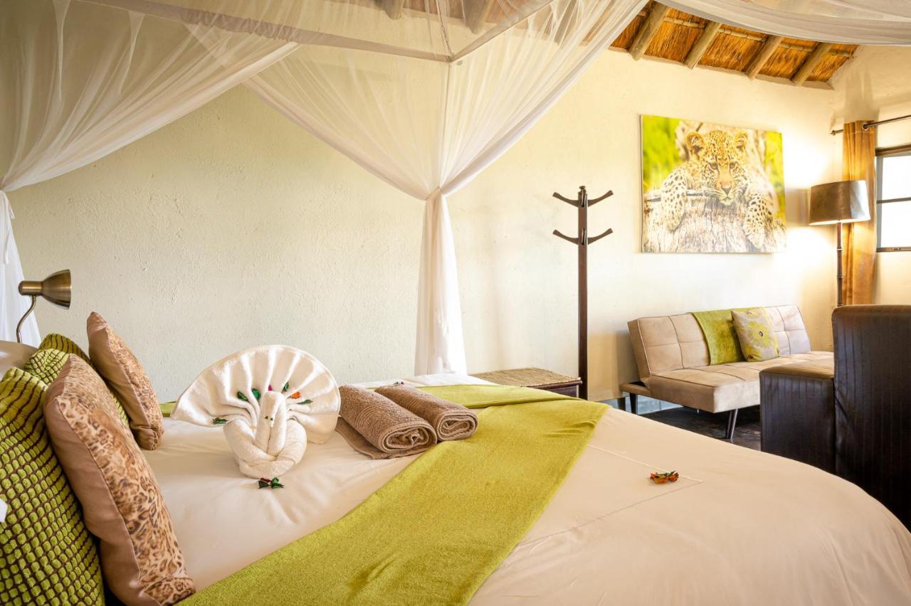 Umkumbe Safari Lodge Riverside Skukuza Ngoại thất bức ảnh