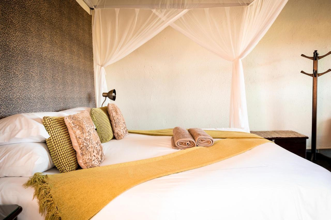 Umkumbe Safari Lodge Riverside Skukuza Ngoại thất bức ảnh